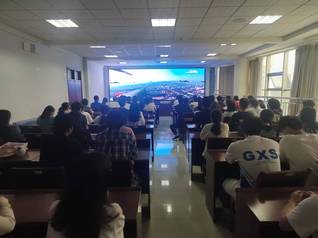 我院师生自发集中收看抗战胜利8...