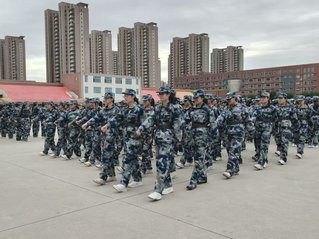 我院学子苦练队列，锤炼过硬作风